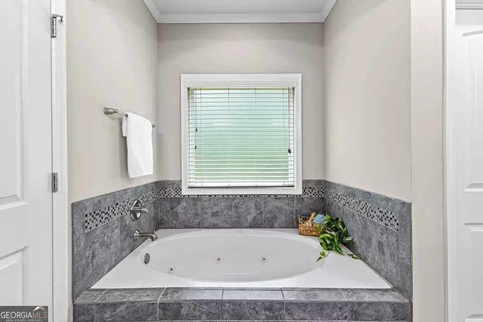 Bath - 140 Woolsey Park Dr, Fayetteville, GA 30215 photo 1 of 4