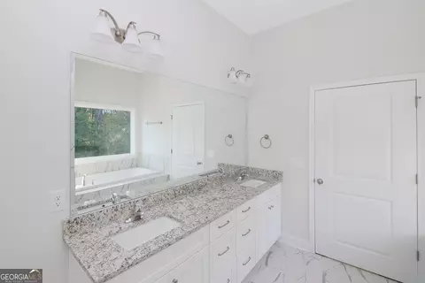 Bath - 108 Loch Ct #108, Lagrange, GA 30241 photo 5 of 8