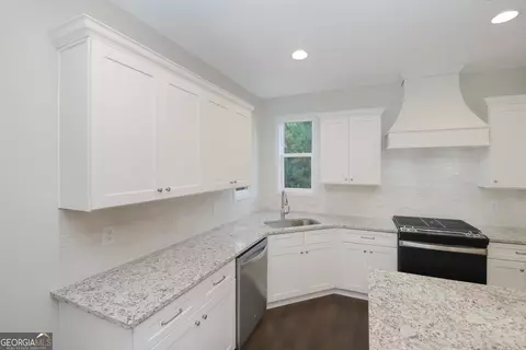 Kitchen - 108 Loch Ct #108, Lagrange, GA 30241 photo 2 of 5