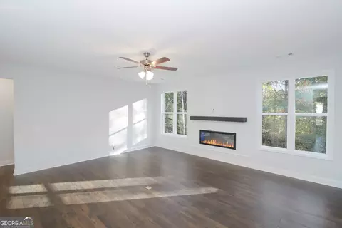 Living - 320 Linman Dr, Lagrange, GA 30241 photo 3 of 4