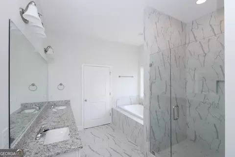 Bath - 320 Linman Dr, Lagrange, GA 30241 photo 3 of 8
