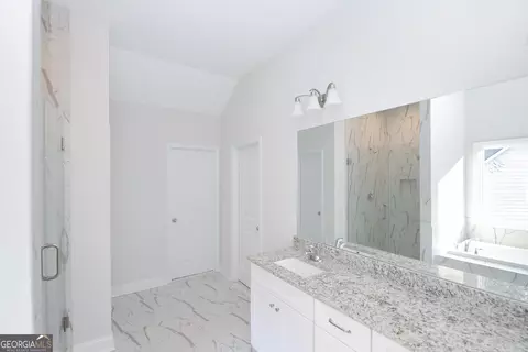 Bath - 320 Linman Dr, Lagrange, GA 30241 photo 1 of 8
