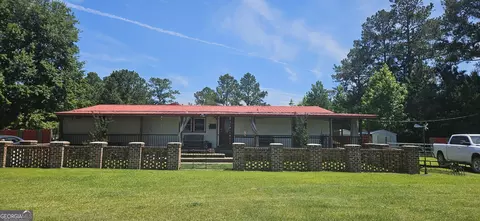 1114 Lee Rd, Pembroke, GA 31321