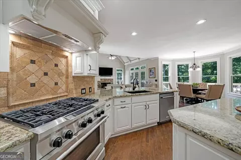 Kitchen - 6920 Kettering Ln, Suwanee, GA 30024 photo 5 of 8