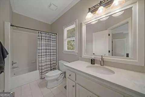 Bath - 6920 Kettering Ln, Suwanee, GA 30024 photo 9 of 10