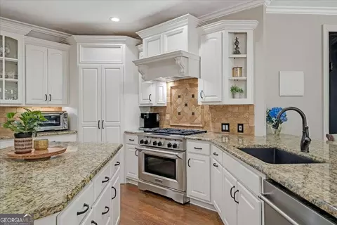 Kitchen - 6920 Kettering Ln, Suwanee, GA 30024 photo 1 of 8