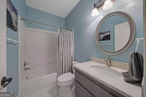 Bath - 6920 Kettering Ln, Suwanee, GA 30024 photo 7 of 10
