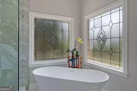 Bath - 6920 Kettering Ln, Suwanee, GA 30024 photo 6 of 10