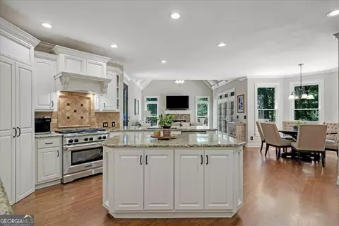Kitchen - 6920 Kettering Ln, Suwanee, GA 30024 photo 4 of 8