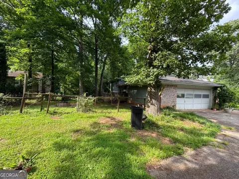 612 Mincey Woods Ct, Stone Mountain, GA 30087