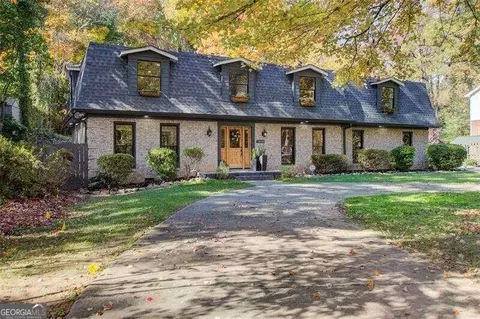 7050 Glenridge Dr, Sandy Springs, GA 30328
