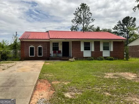 704 E Town Rd, Albany, GA 31705