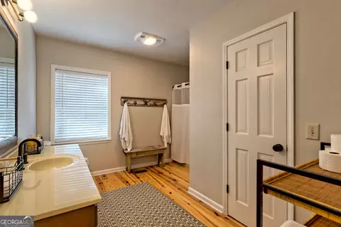 Bath - 655 Laprades Rd, Clarkesville, GA 30523 photo 6 of 7