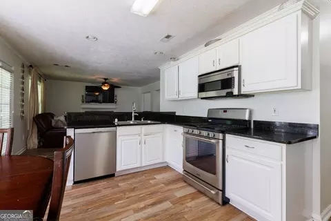 211 Thorne Wood Ln, Hampton, GA 30228 photo 11