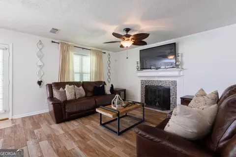 211 Thorne Wood Ln, Hampton, GA 30228 photo 9