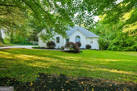 105 Stonemount Ct, Sharpsburg, GA 30277