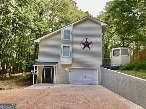 305 S River Run Dr, Hogansville, GA 30230
