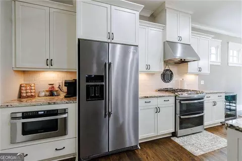 Kitchen - 5630 Vineyard Park Trl, Norcross, GA 30071 photo 3 of 6
