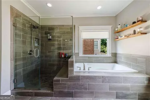 Bath - 5630 Vineyard Park Trl, Norcross, GA 30071 photo 6 of 8