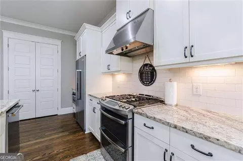 Kitchen - 5630 Vineyard Park Trl, Norcross, GA 30071 photo 2 of 6