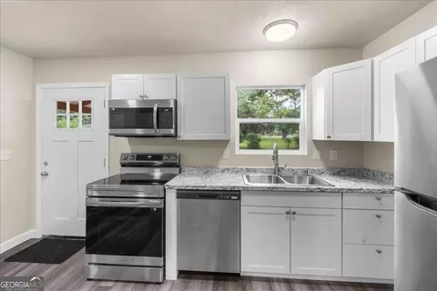 725 Oak Ave, Pinehurst, GA 31070 photo 4