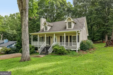 6255 Oakleaf Dr, Flowery Branch, GA 30542