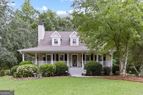 53 Barrington Farms Dr, Sharpsburg, GA 30277