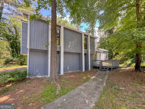 899 Post Road Cir, Stone Mountain, GA 30088