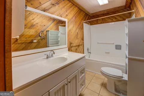 Bath - 462 Haley Rd, Jackson, GA 30233 photo 1 of 1