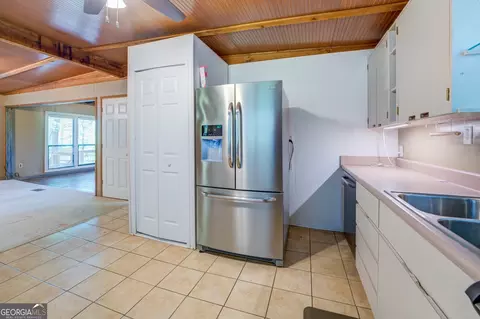 Kitchen - 462 Haley Rd, Jackson, GA 30233 photo 3 of 3