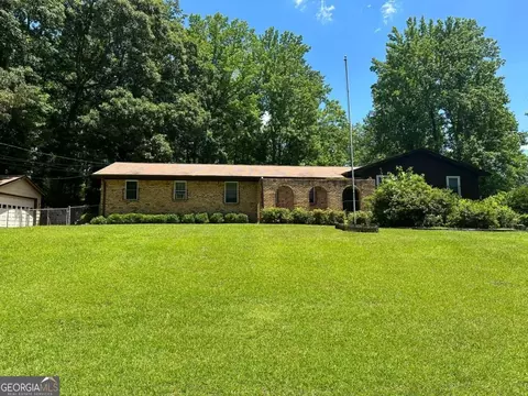 6940 Oak Leaf Dr, Fairburn, GA 30213