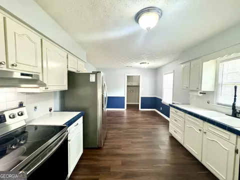 Kitchen - 407 Camelot Dr, Lagrange, GA 30241 photo 1 of 5