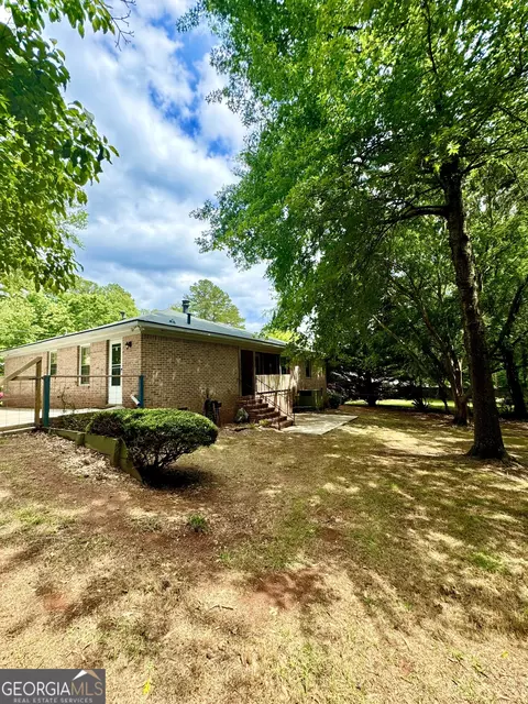 Exterior - 407 Camelot Dr, Lagrange, GA 30241 photo 12 of 14