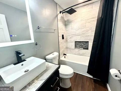 Bath - 407 Camelot Dr, Lagrange, GA 30241 photo 12 of 16