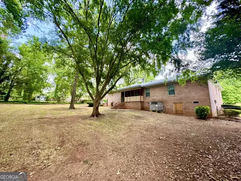 Exterior - 407 Camelot Dr, Lagrange, GA 30241 photo 9 of 14
