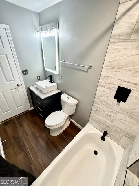 Bath - 407 Camelot Dr, Lagrange, GA 30241 photo 14 of 16