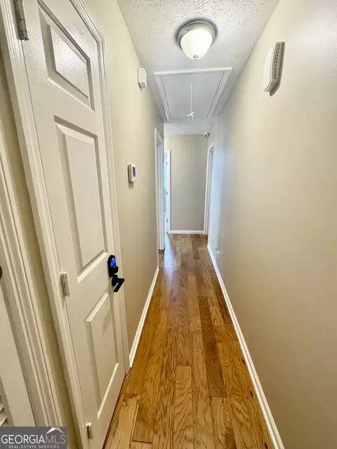 Entry Way - 407 Camelot Dr, Lagrange, GA 30241 photo 2 of 3