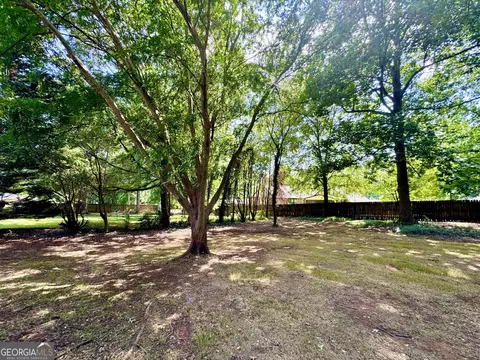 Exterior - 407 Camelot Dr, Lagrange, GA 30241 photo 7 of 14