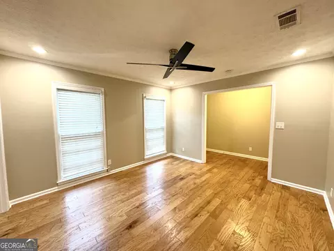 Living - 407 Camelot Dr, Lagrange, GA 30241 photo 2 of 5
