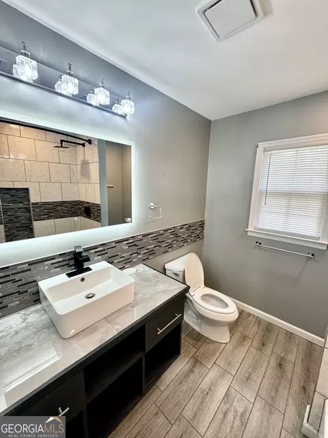 Bath - 407 Camelot Dr, Lagrange, GA 30241 photo 1 of 16
