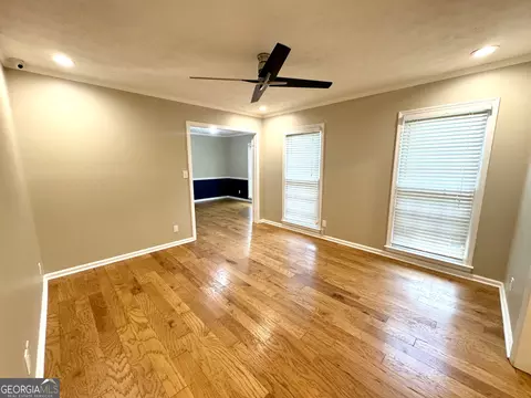 Living - 407 Camelot Dr, Lagrange, GA 30241 photo 1 of 5