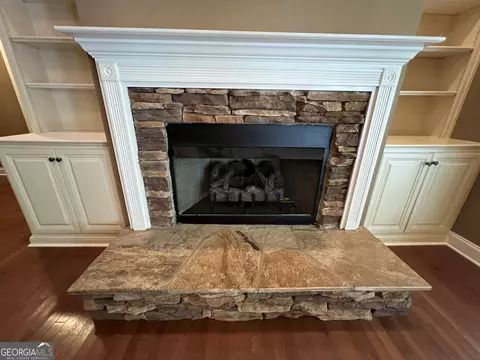 Living - 134 Deer Pointe Run, Lagrange, GA 30240 photo 3 of 4