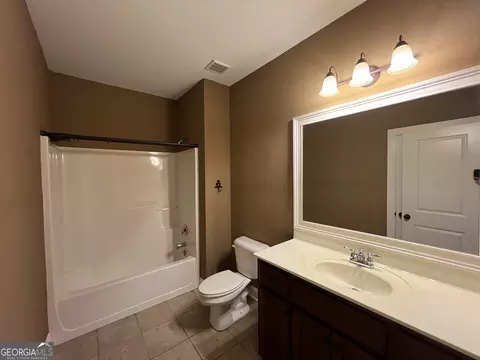 Bath - 134 Deer Pointe Run, Lagrange, GA 30240 photo 5 of 5