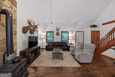 Living - 1406 Tipperary Ct, Monroe, GA 30656 photo 2 of 3