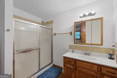 Bath - 1406 Tipperary Ct, Monroe, GA 30656 photo 1 of 3