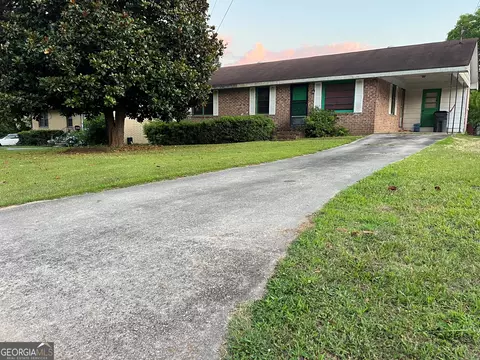 389 Holly St, Social Circle, GA 30025