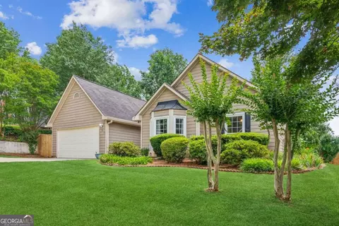 585 Paris Dr, Lawrenceville, GA 30043