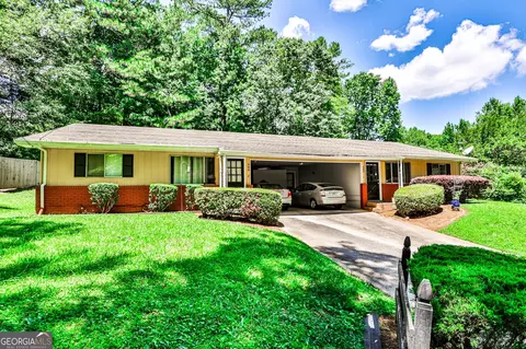 484 Hemlock Dr, Pine Lake, GA 30072