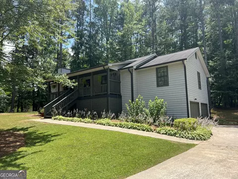 818 Emerald Dr, Powder Springs, GA 30127