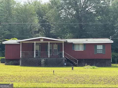 11 Spring Lake Dr, Hawkinsville, GA 31036